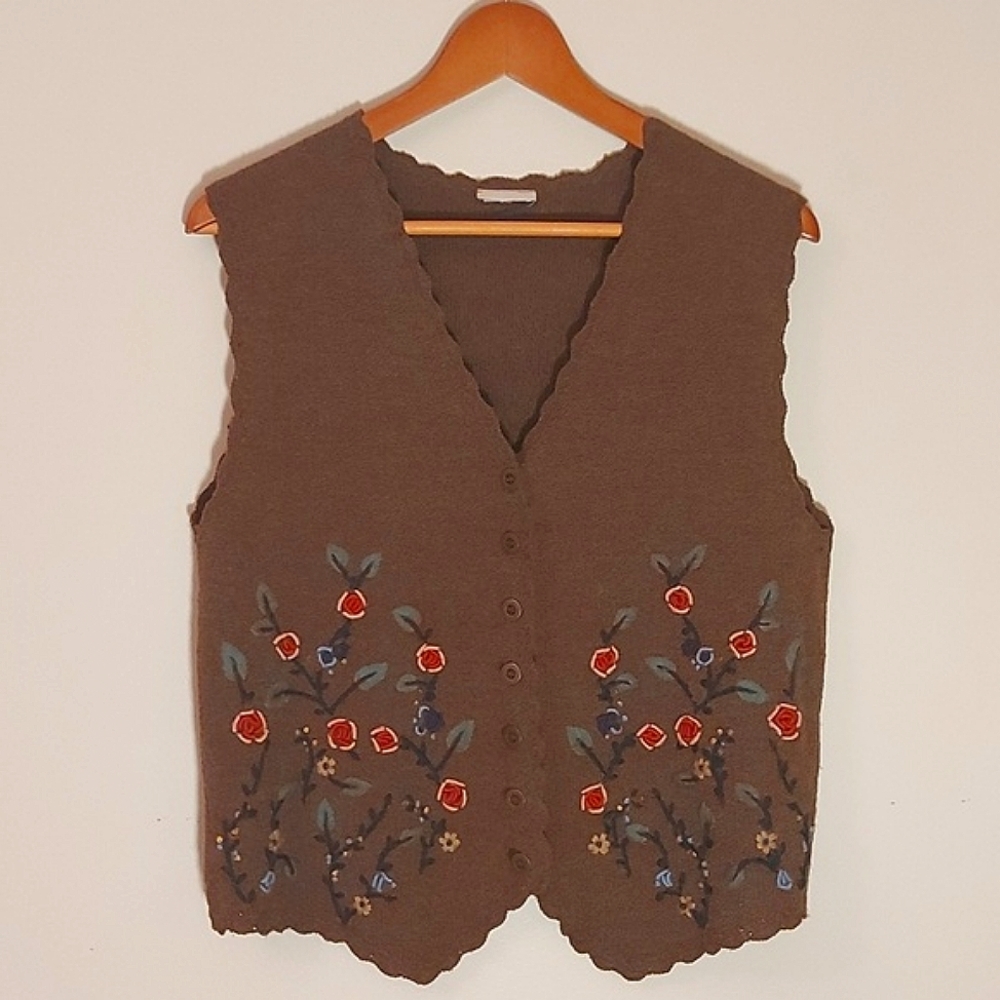 Vintage sweater vest with embroidery